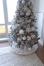 Load image into Gallery viewer, Cozy Christmas Tree Skirt - Chunky Yarn
