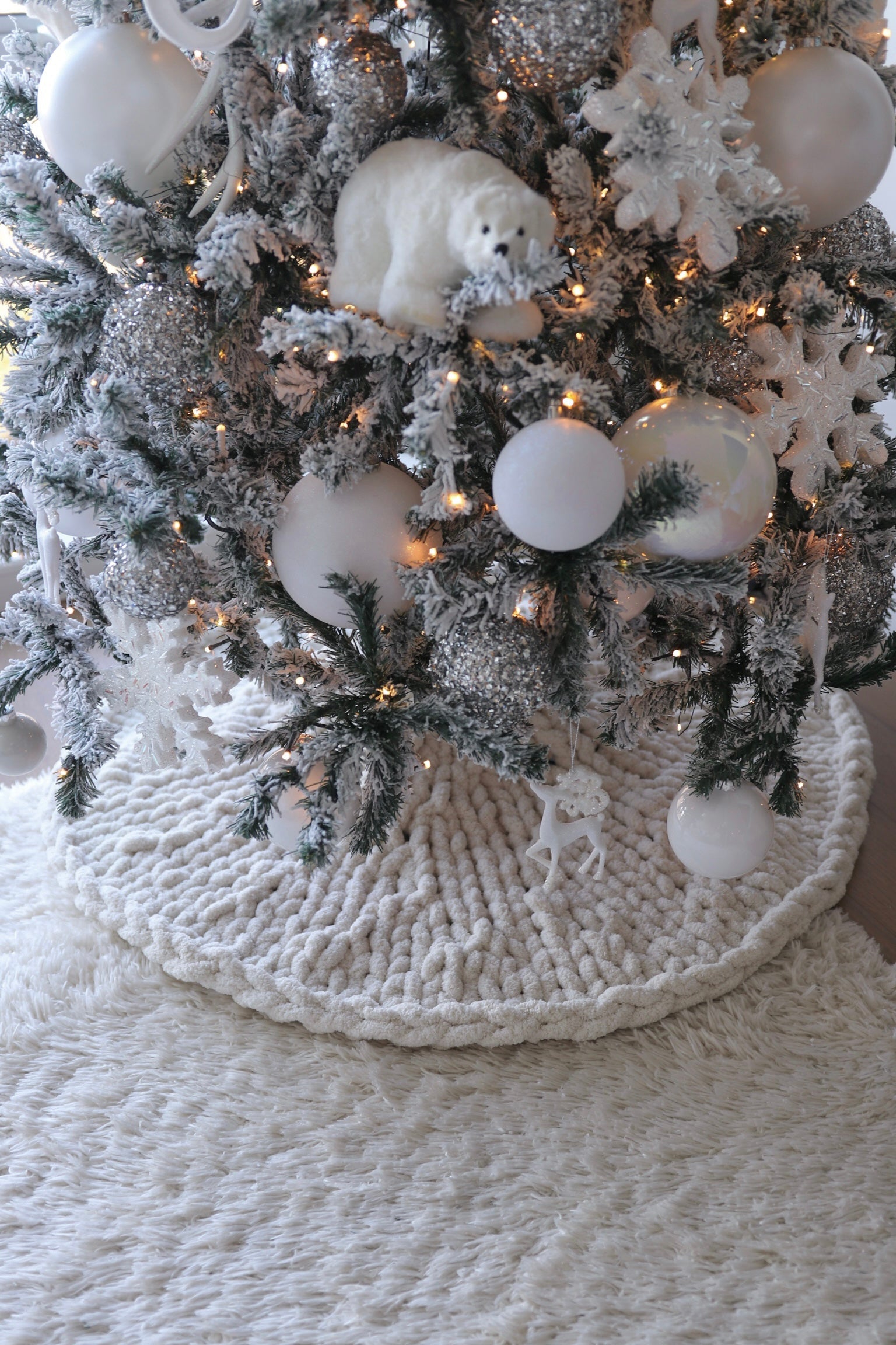 Cozy Christmas Tree Skirt - Chunky Yarn